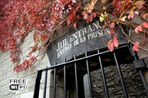 Entrada a la cárcel con WIFI gratis